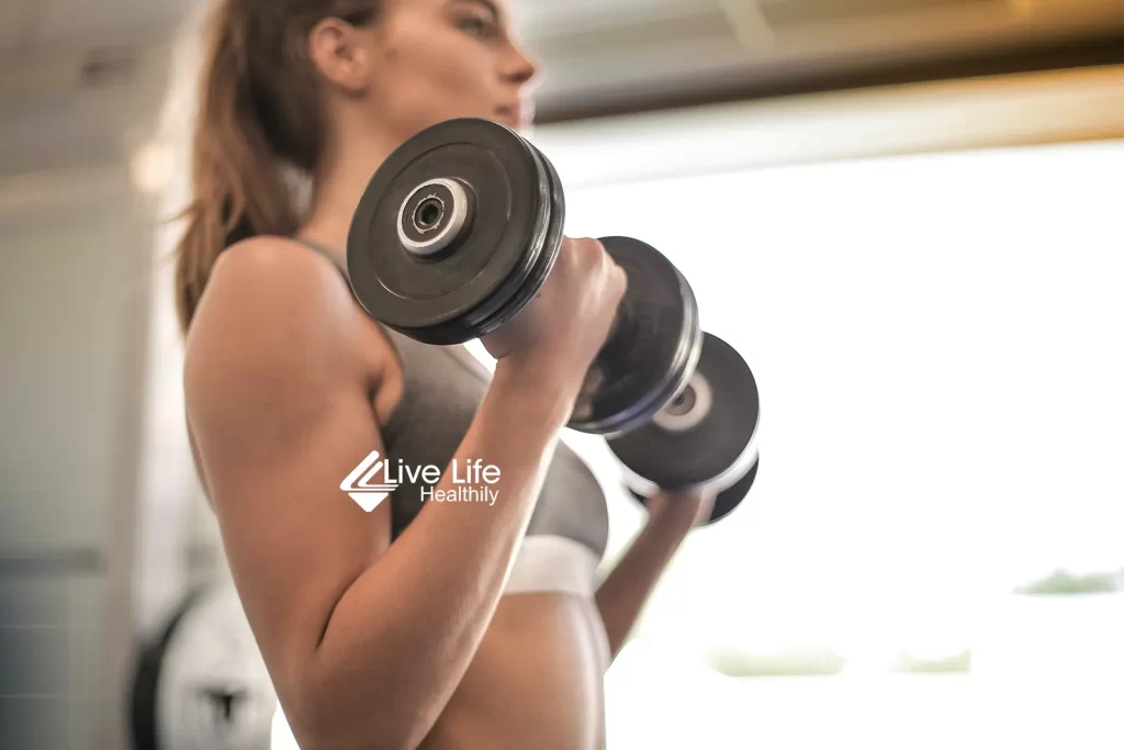 woman doing bicep curls with dumbbells